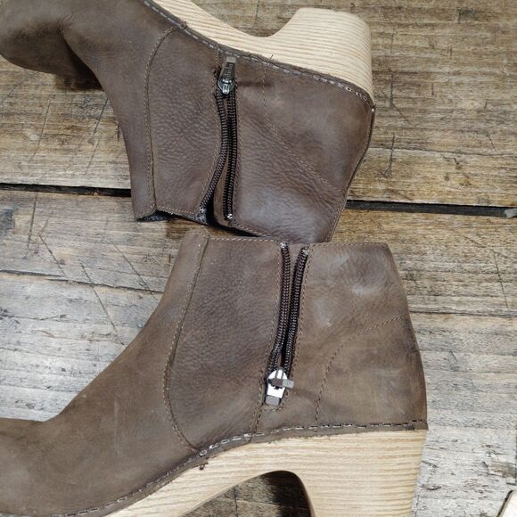 Dansko Lizanne Boots 40 / 9.5 10 Boots Shoes Brown Leather Side Zip Booties Clog - Picture 15 of 15